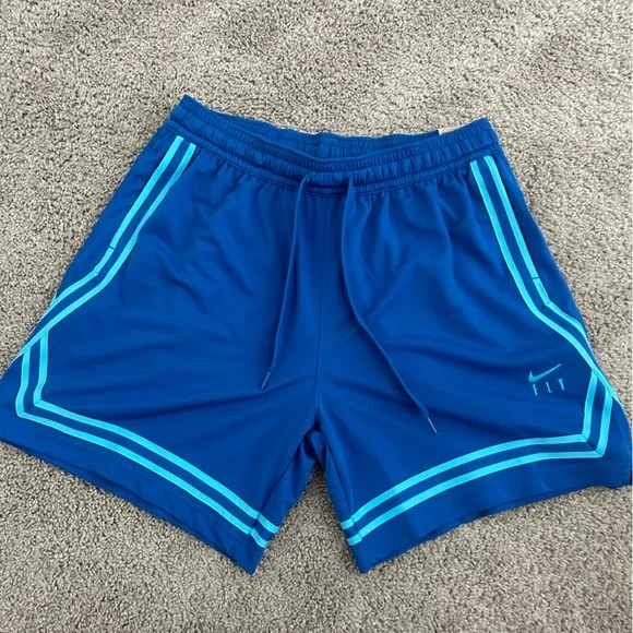 Nike Loose Fit Basketball Shorts / DRI-FIT - Picture 4 of 6